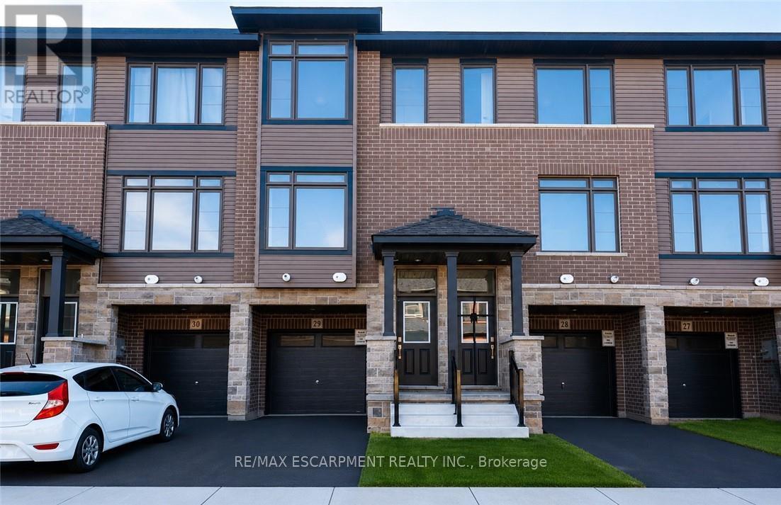 Townhouse at 29 - 120 COURT DRIVE, Brant (Paris)