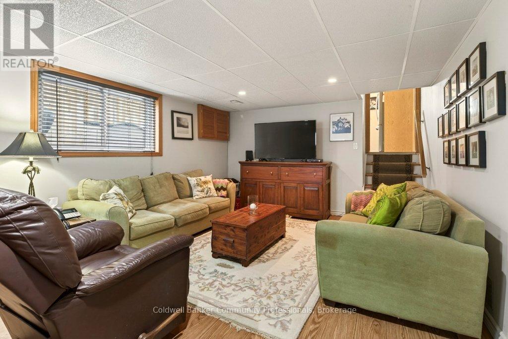 Detached at 161 MANNING AVENUE, Hamilton