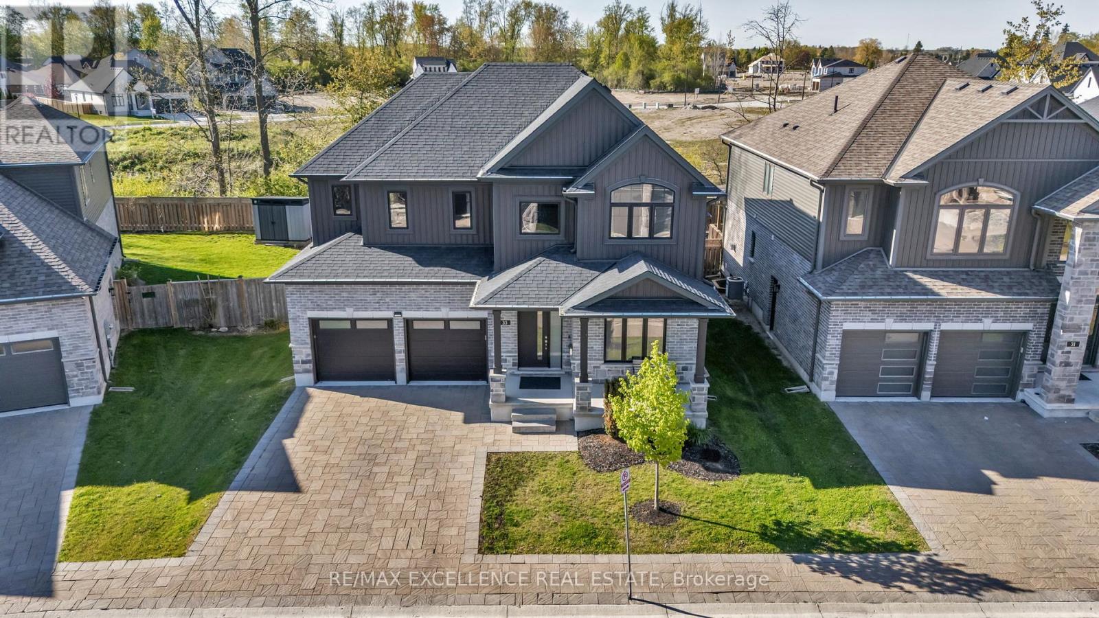 Detached at 33 - 1061 EAGLETRACE DRIVE, London North (North S)