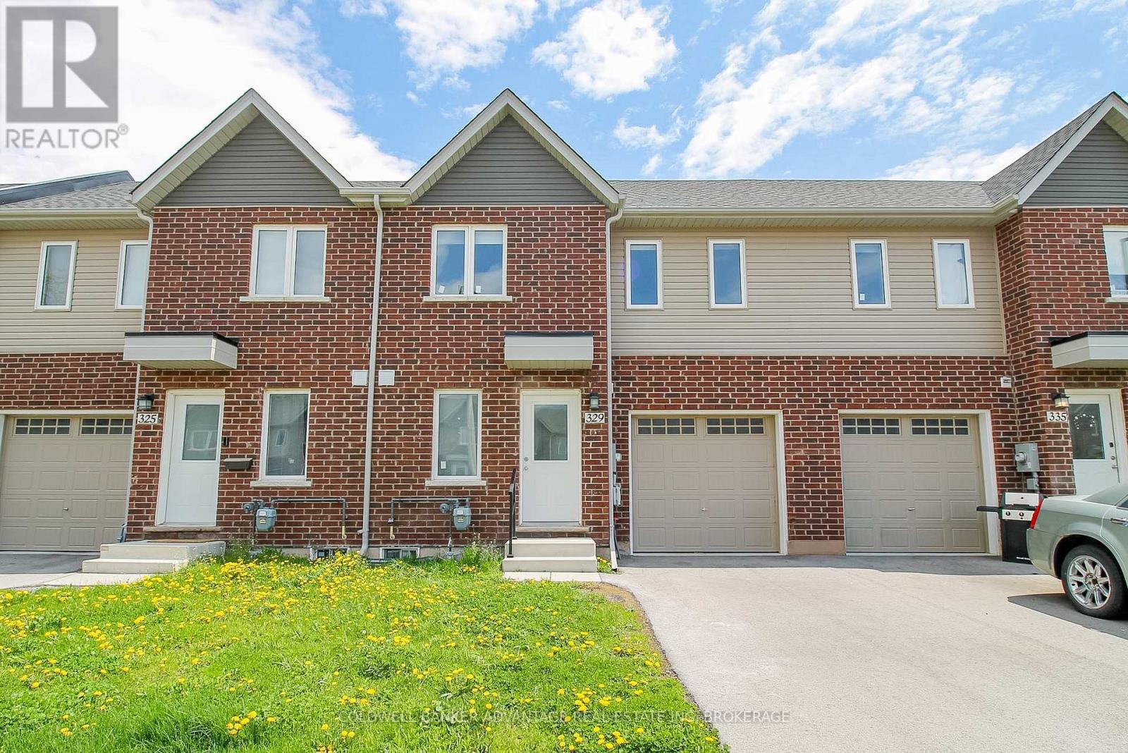 Townhouse at 329 CHAFFEY STREET, Welland (Lincoln/Crowland)