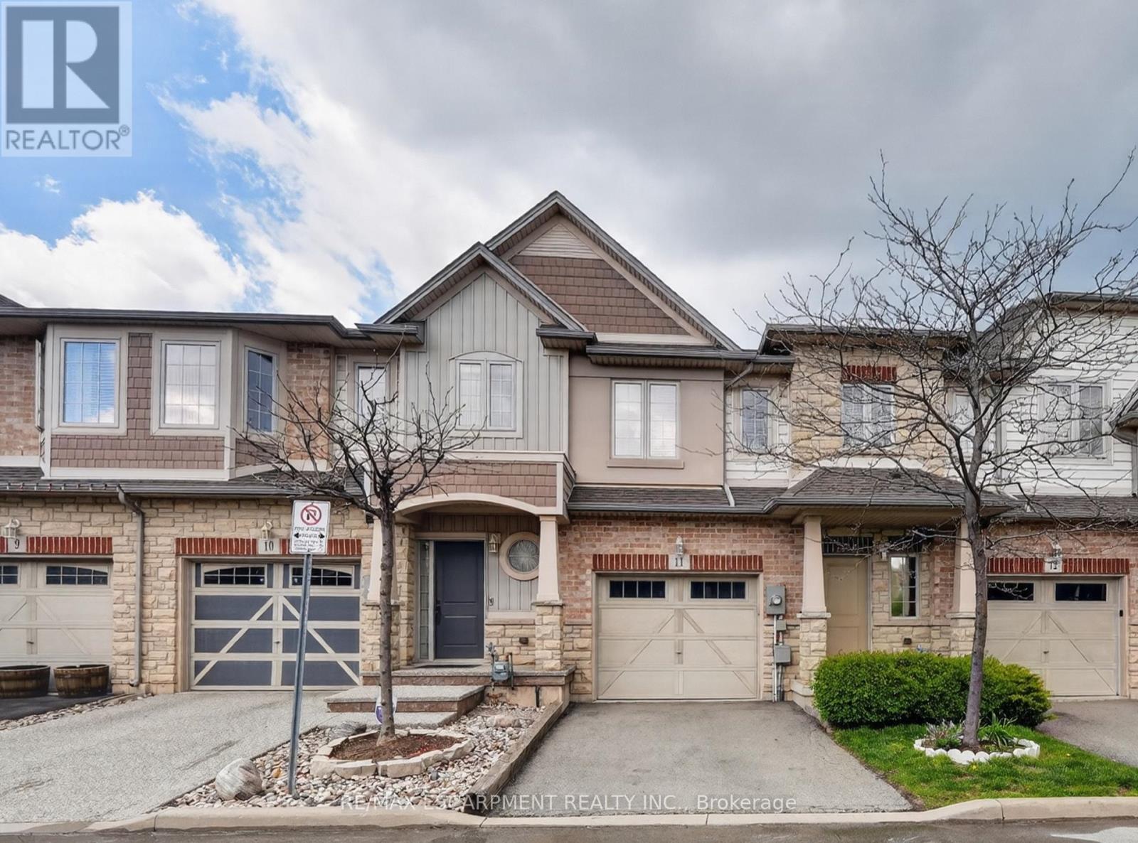 Townhouse at 11 - 8 LAKELAWN ROAD, Grimsby (Grimsby Beach)