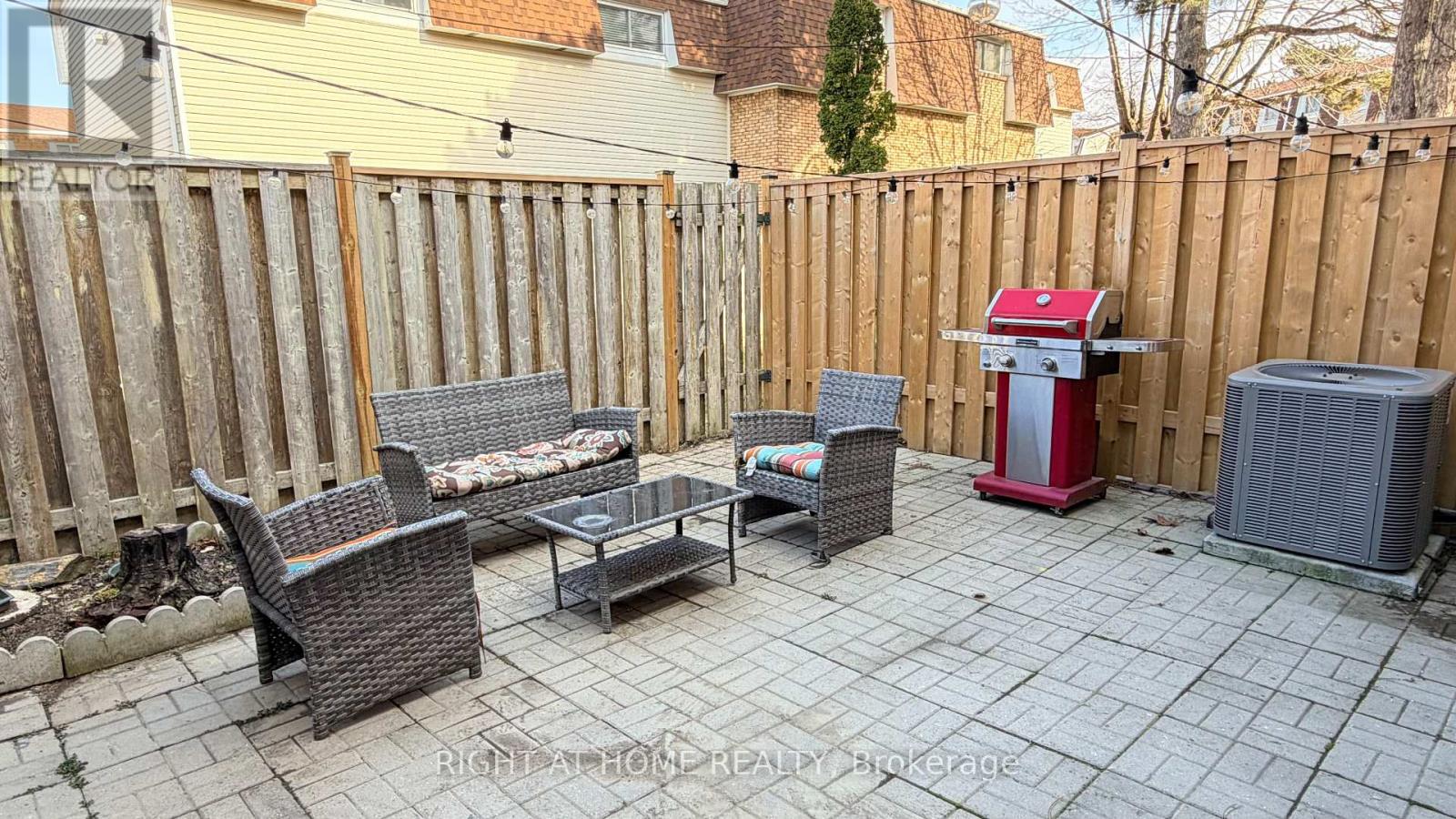 Townhouse at 43 - 11 HARRISFORD STREET, Hamilton