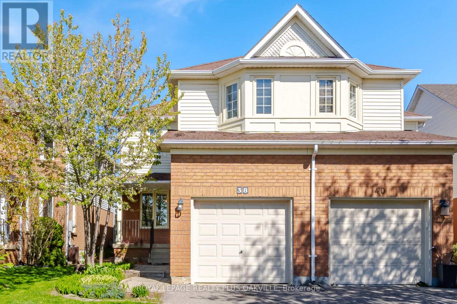 Semi-Detached/Link at 38 HOUNDTRAIL DRIVE, Hamilton (Waterdown)