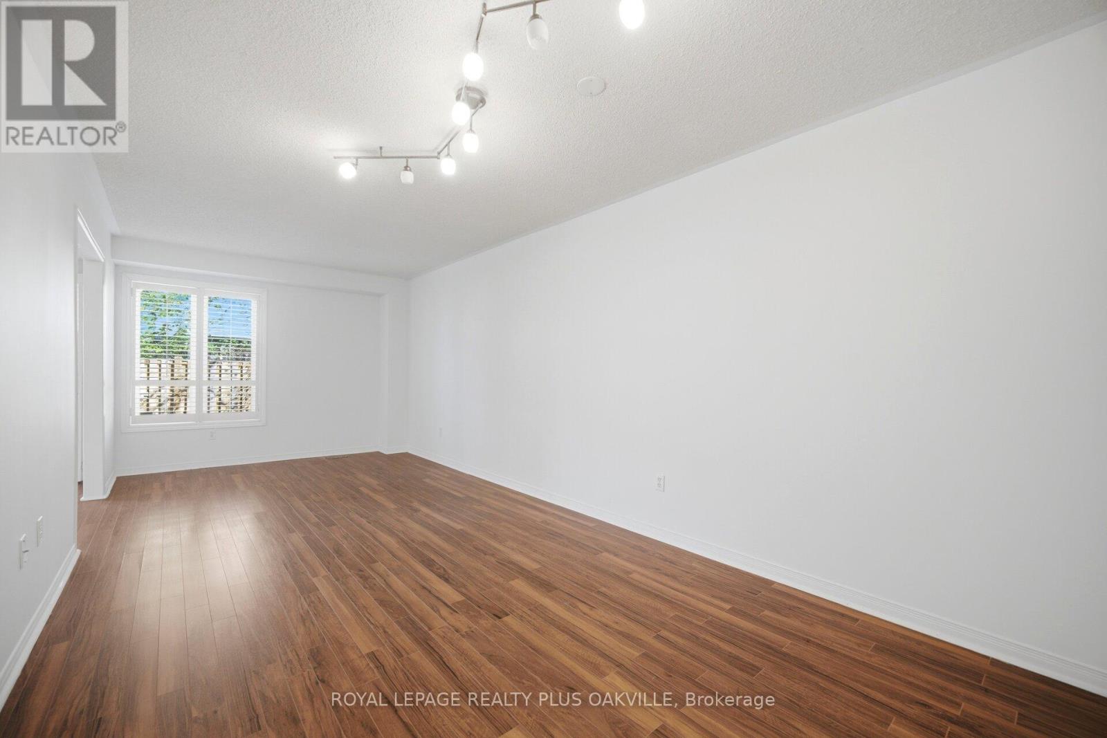 Semi-Detached/Link at 38 HOUNDTRAIL DRIVE, Hamilton