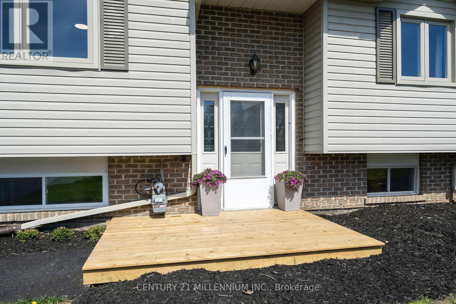Detached at 83 DOUGLAS CRESCENT, Erin