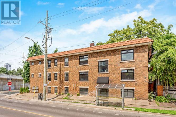 Multiplex at 127 VICTORIA AVENUE S, Hamilton (Stinson)