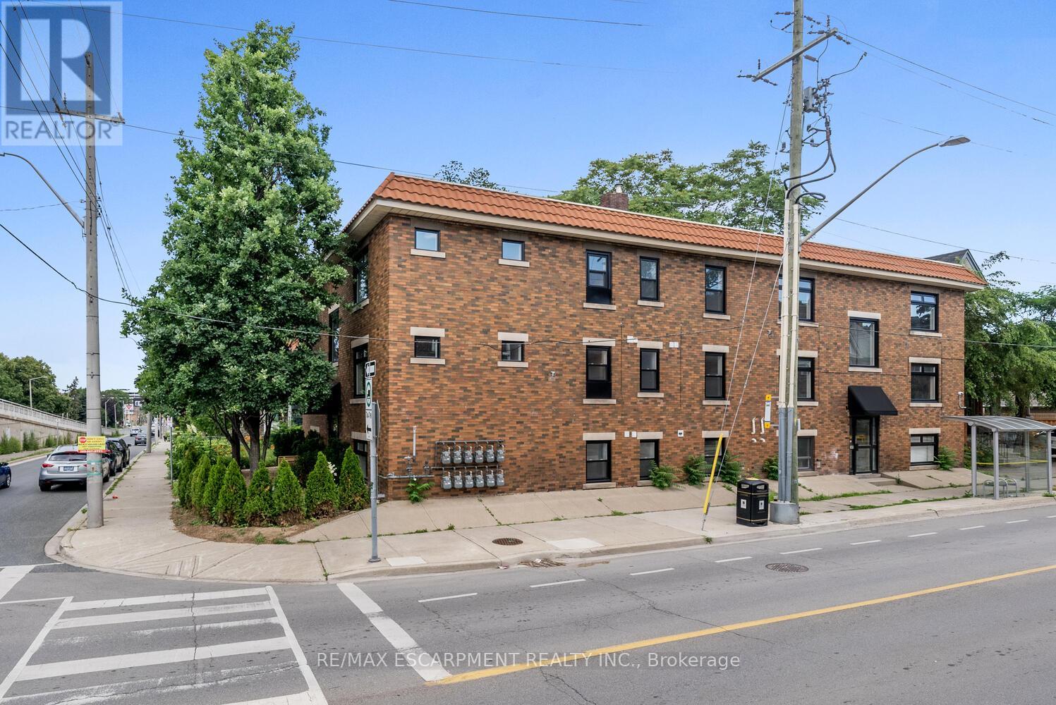 Multiplex at 127 VICTORIA AVENUE S, Hamilton (Stinson)