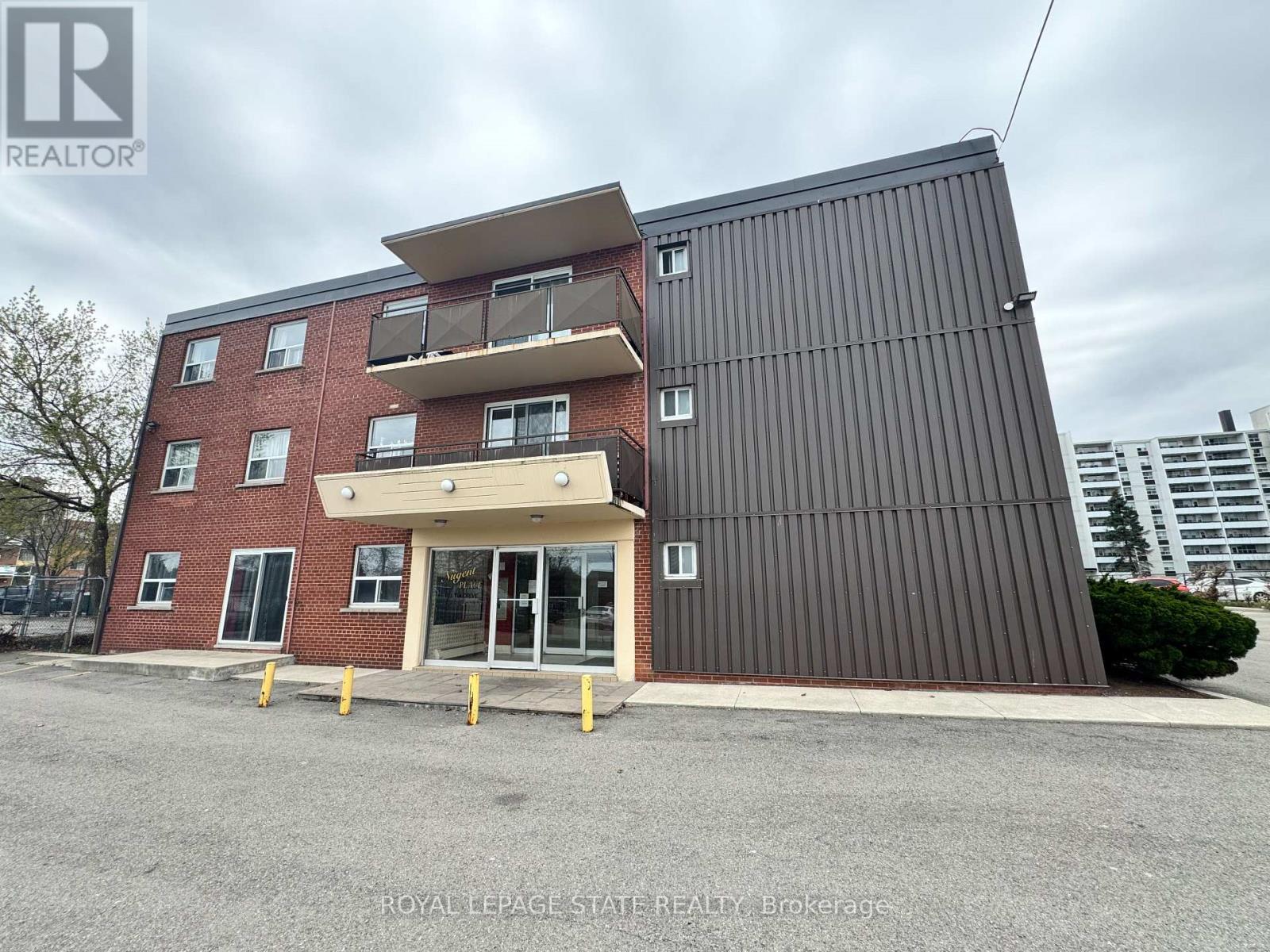 Multiplex at 105 - 105 TIA DRIVE, Hamilton (Kentley)