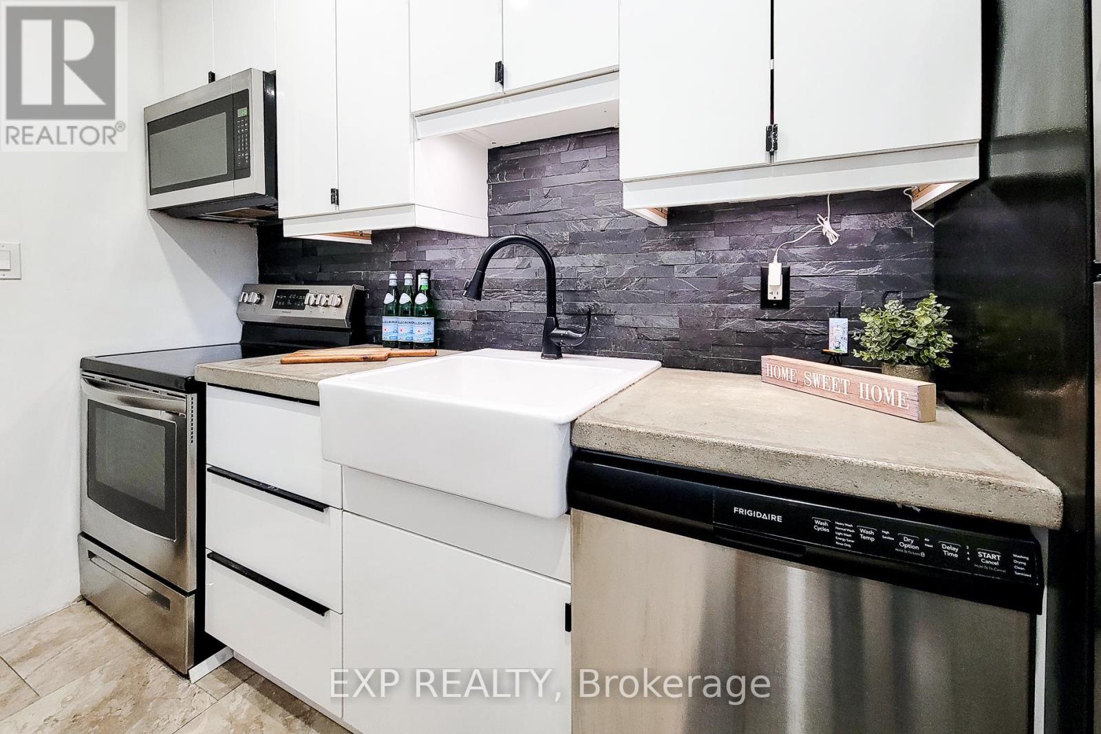 Semi-Detached/Link at 90 GIBSON AVENUE, Hamilton