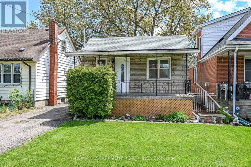 Detached at 584 WATERLOO STREET, Hamilton