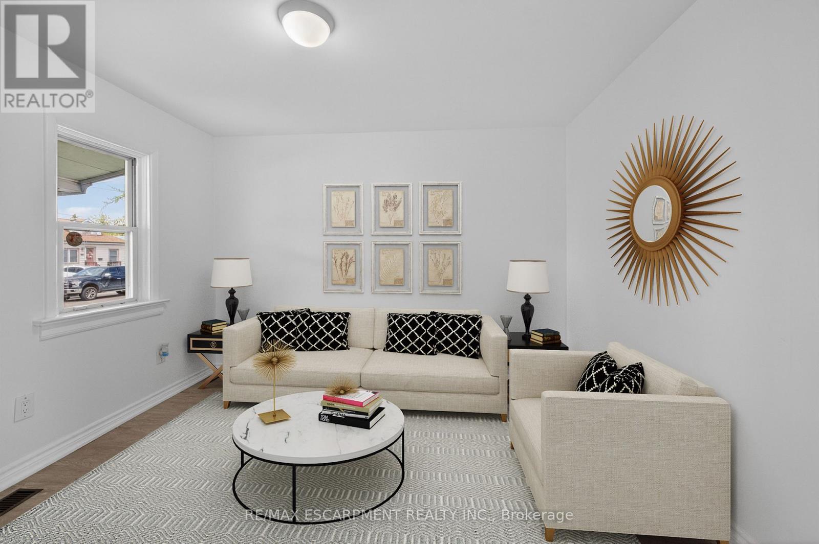 Detached at 584 WATERLOO STREET, Hamilton