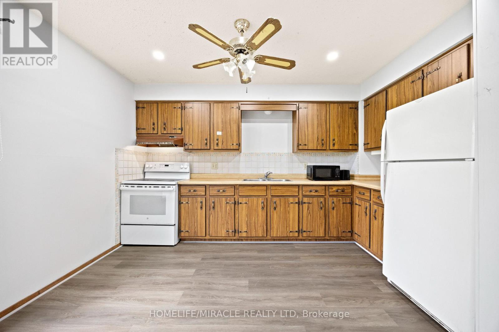 Townhouse at 8 - 1250 JALNA BOULEVARD, London