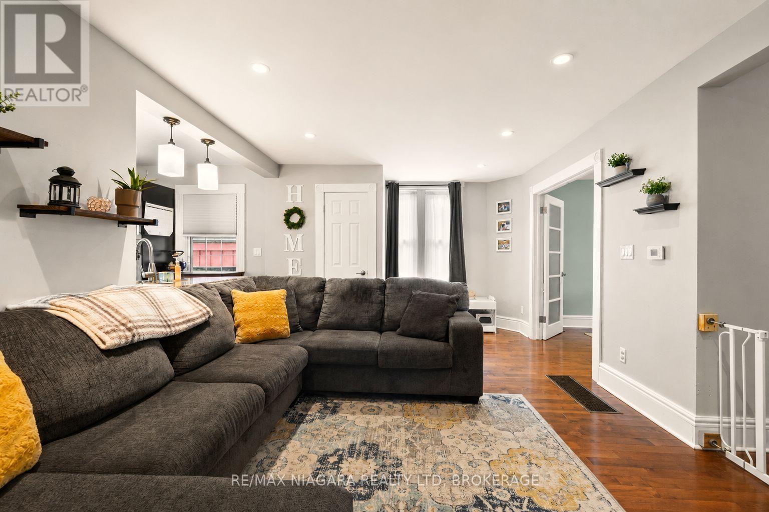 Detached at 85 MAPLE STREET, St. Catharines