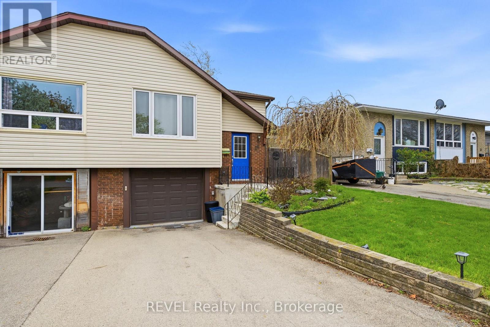 Semi-Detached/Link at 14 DEBORAH COURT, St. Catharines (Secord Woods)
