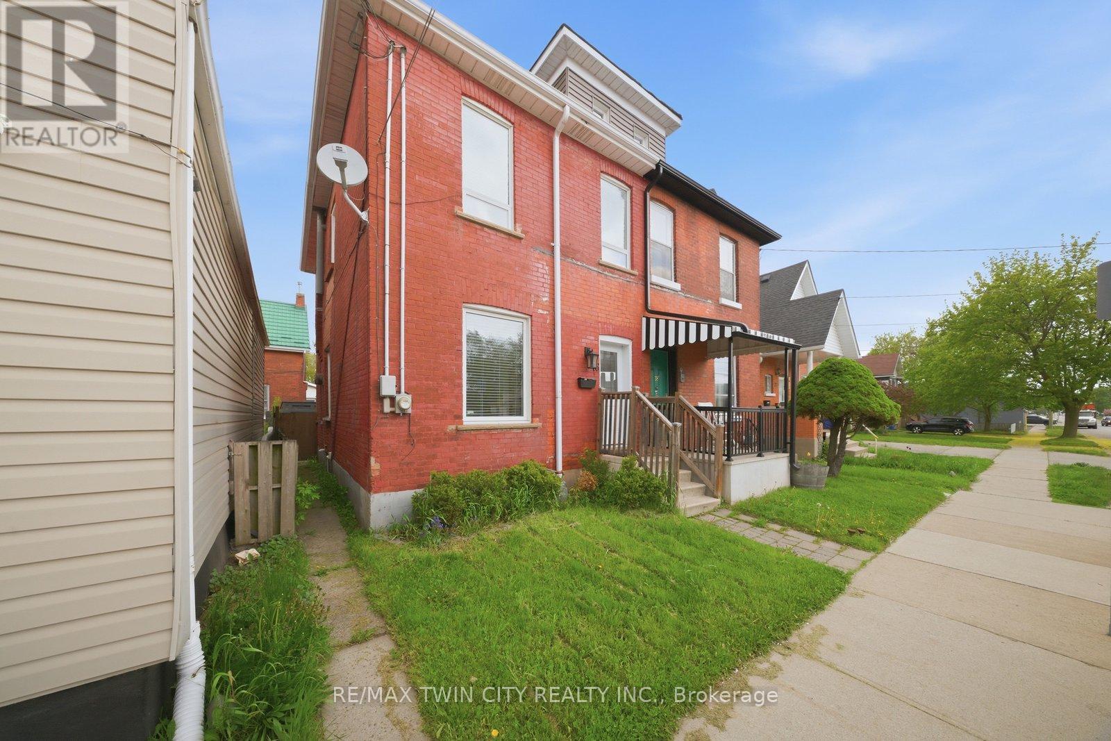 Semi-Detached/Link at 76 GREY STREET N, Brantford