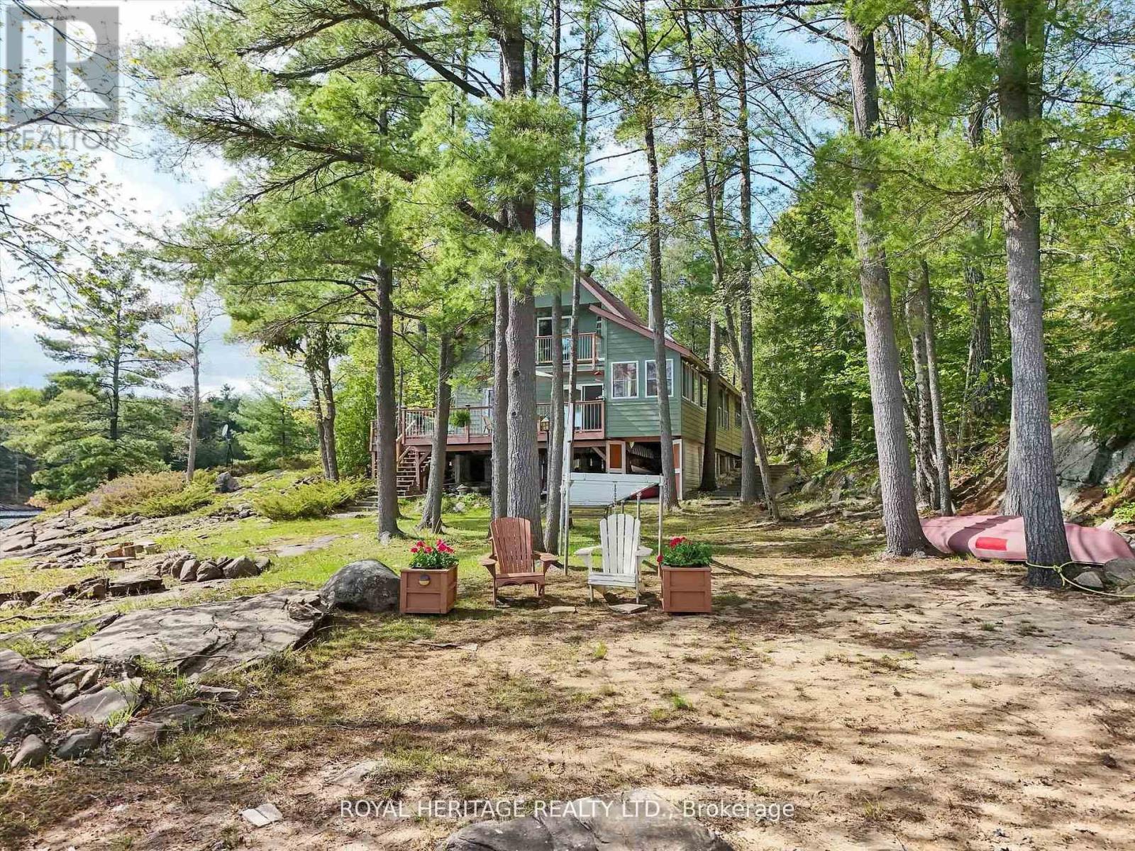 Detached at 1346 WAHTA #2 ROAD S, Georgian Bay