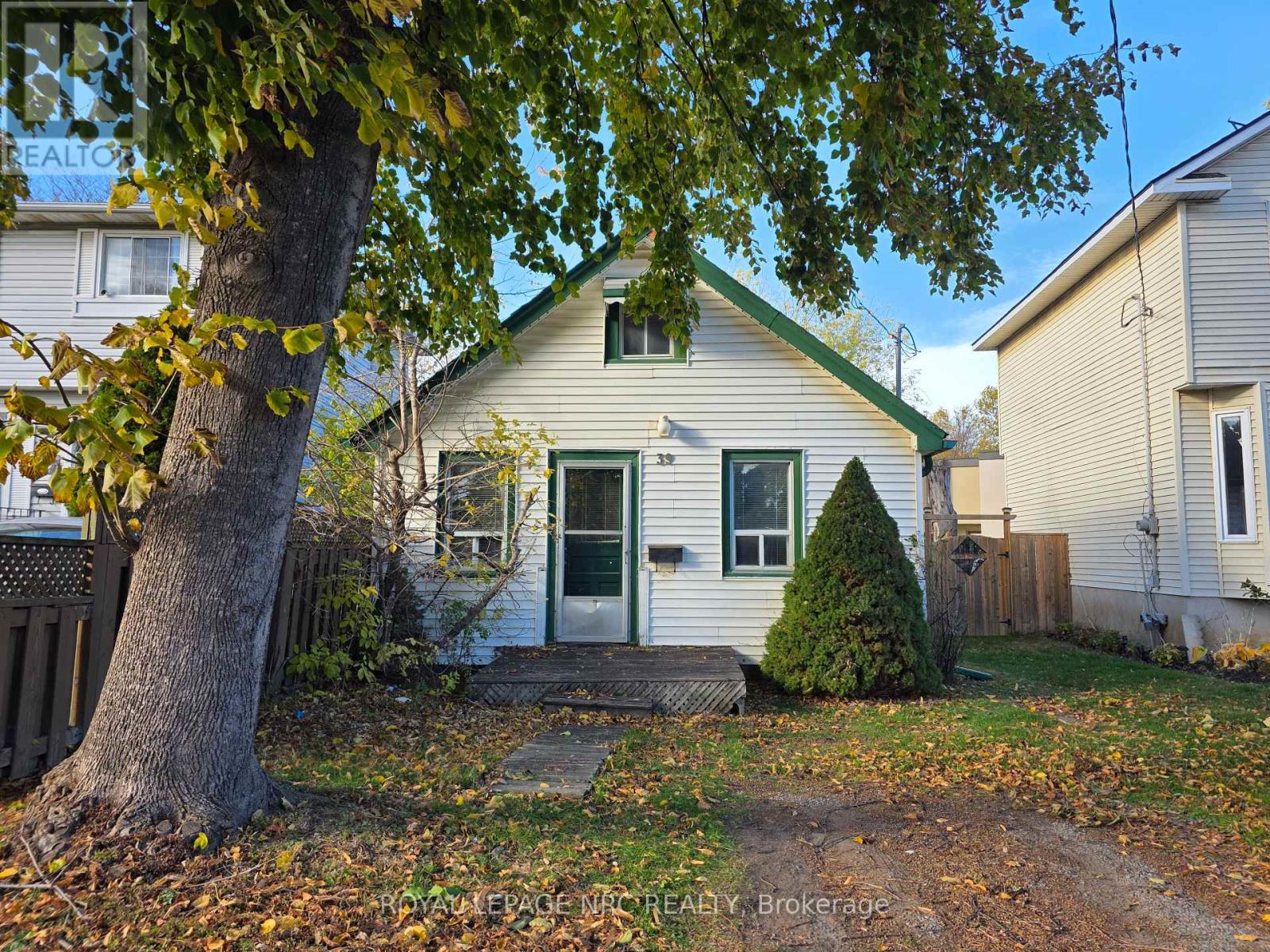 Detached at 39 MANCHESTER AVENUE, St. Catharines (Haig)