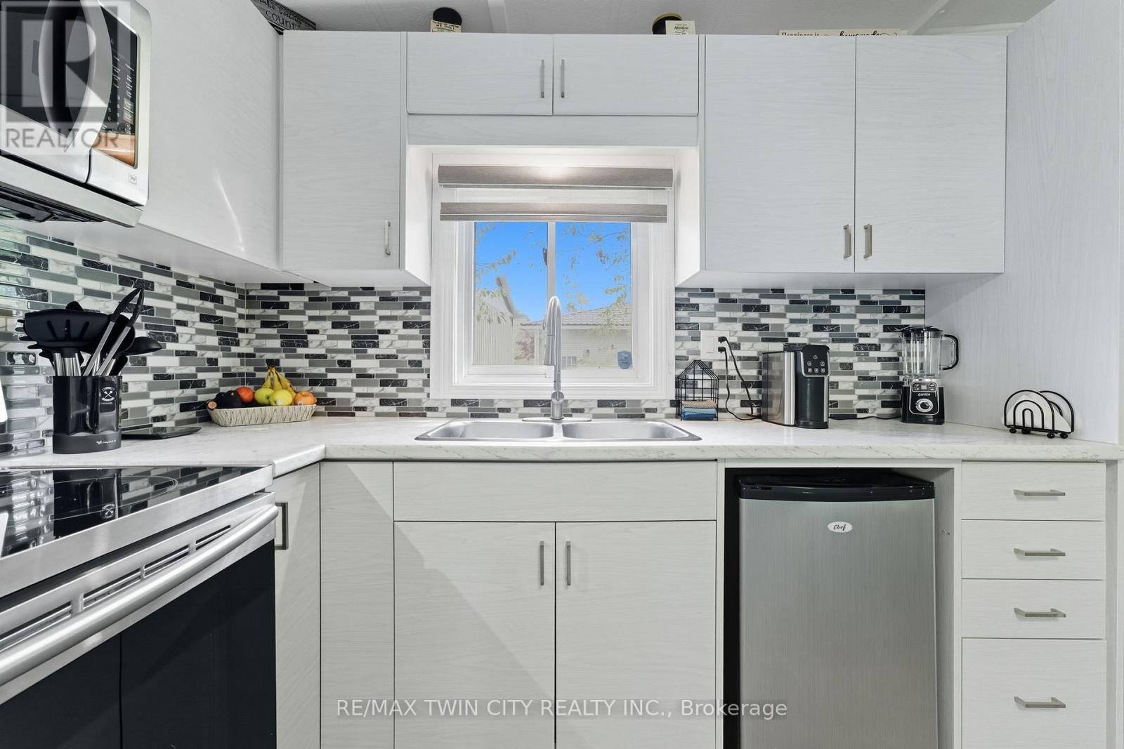 Detached at 518 - 673 BRANT WATERLOO ROAD, North Dumfries
