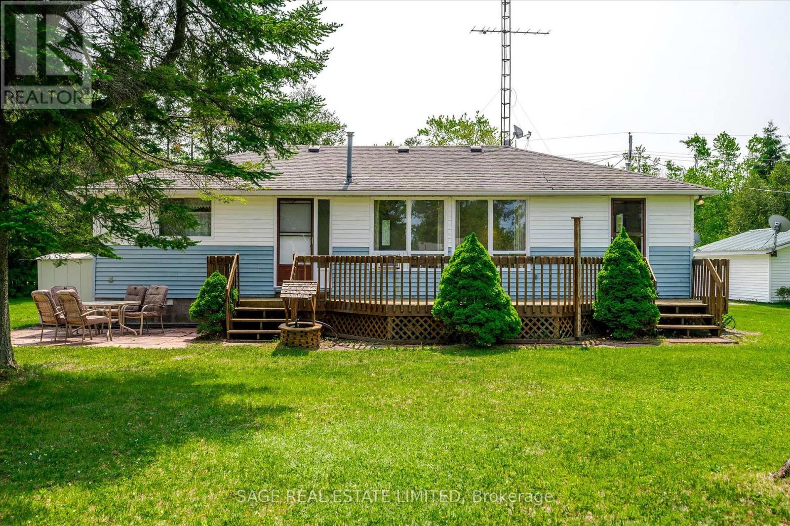 Detached at 33 FIRE ROUTE 104, Trent Lakes