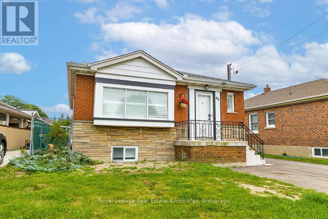 Apartment at UNIT A - 88 SOUTH BEND ROAD E, Hamilton (Balfour)