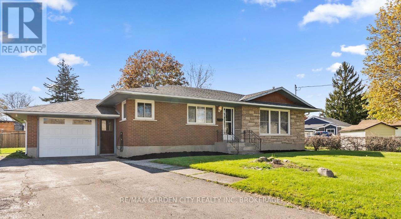 Detached at 1 GLADMAN AVENUE, St. Catharines (Martindale Pond)