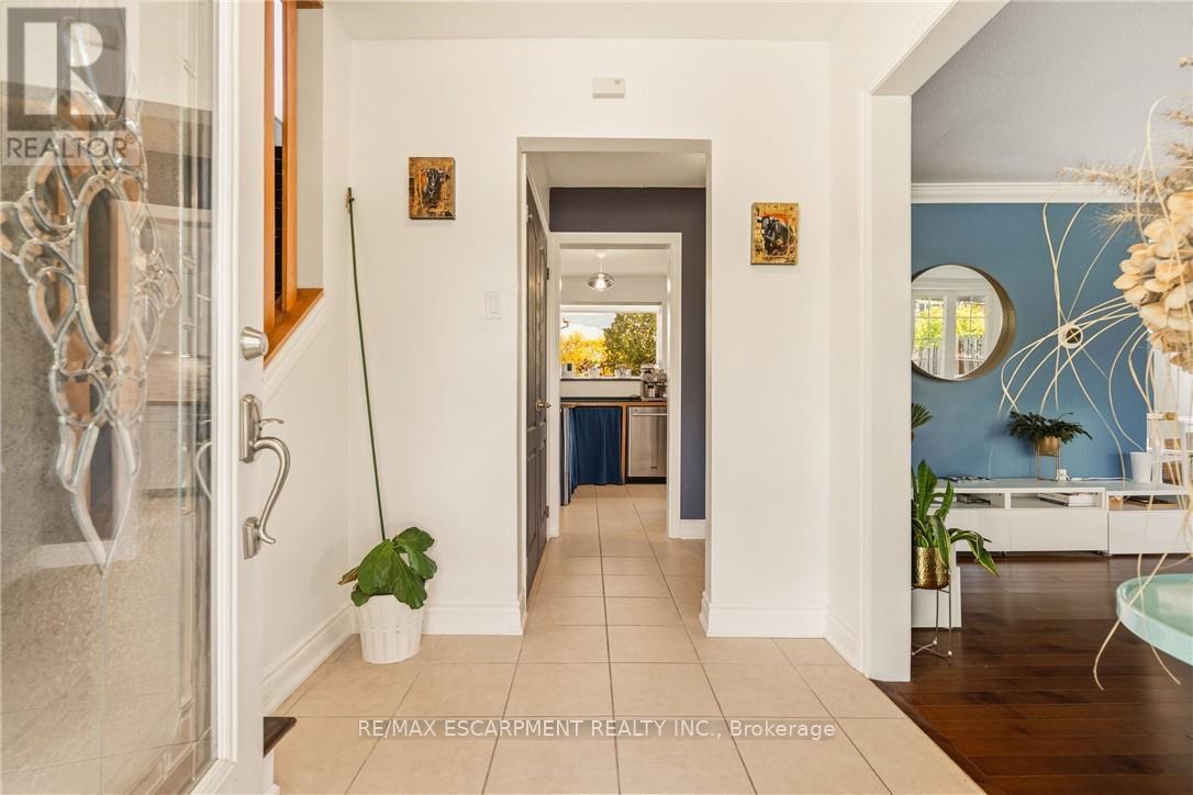 Detached at 66 SKYLINE DRIVE, Hamilton