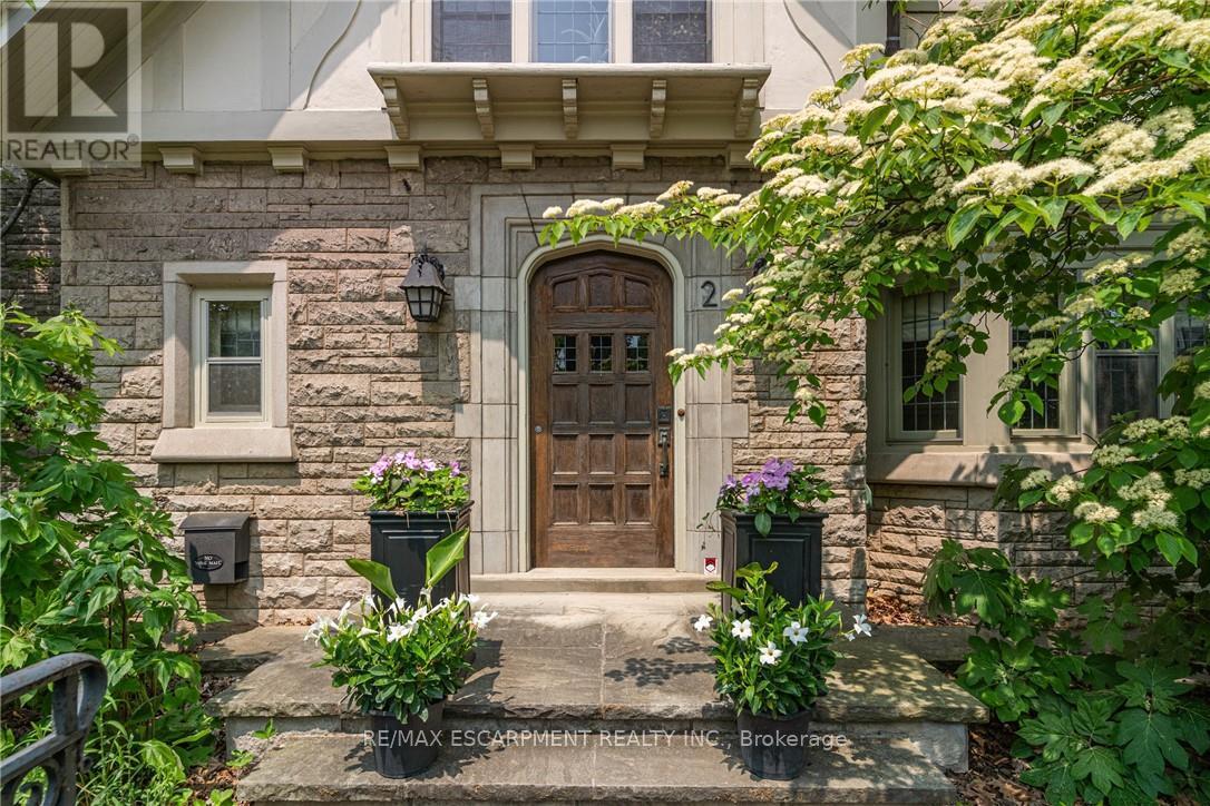 Detached at 2 OAK KNOLL DRIVE, Hamilton (Westdale)