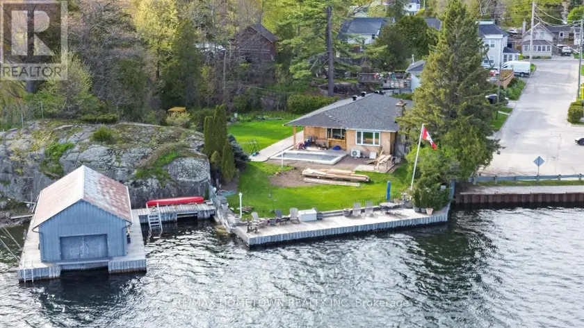 Detached at 14 THOMAS STREET, Brockville