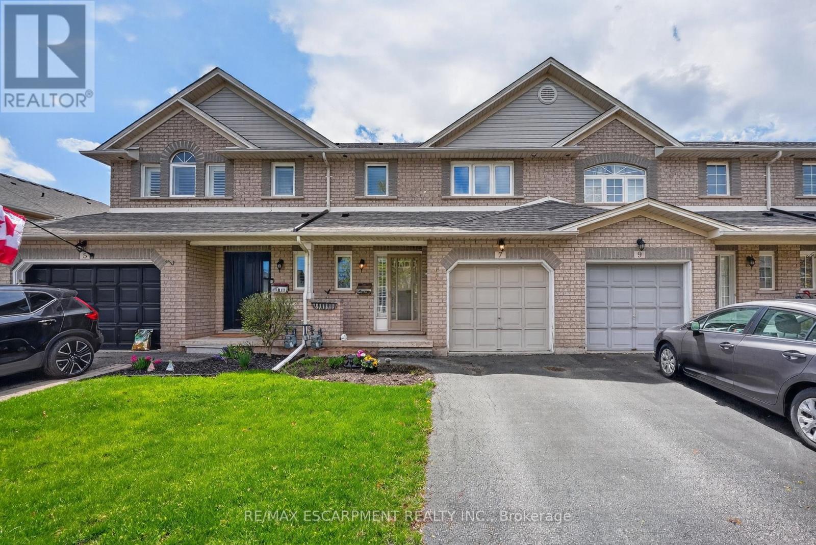 Townhouse at 7 ELDERBERRY AVENUE, Grimsby (Grimsby West)