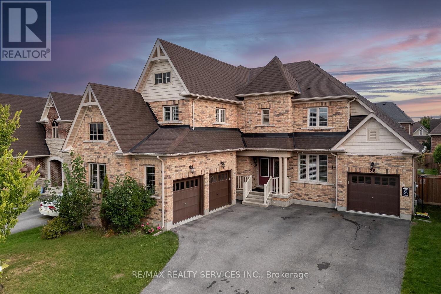 Detached at 28 STONEGATE AVENUE, Mono