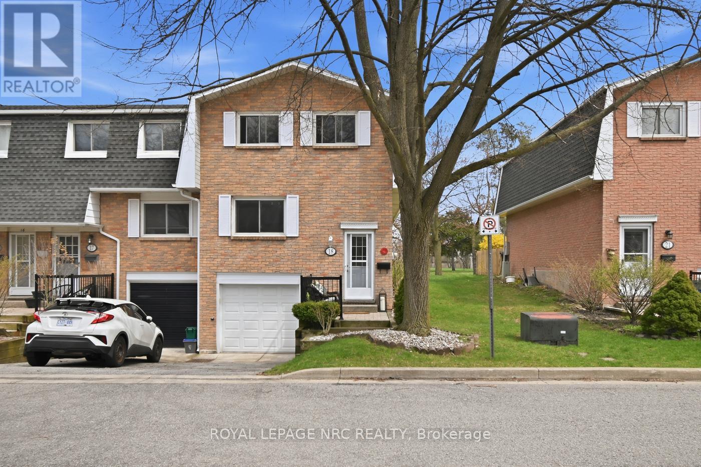 Townhouse at 18 - 185 DENISTOUN STREET, Welland (Broadway)