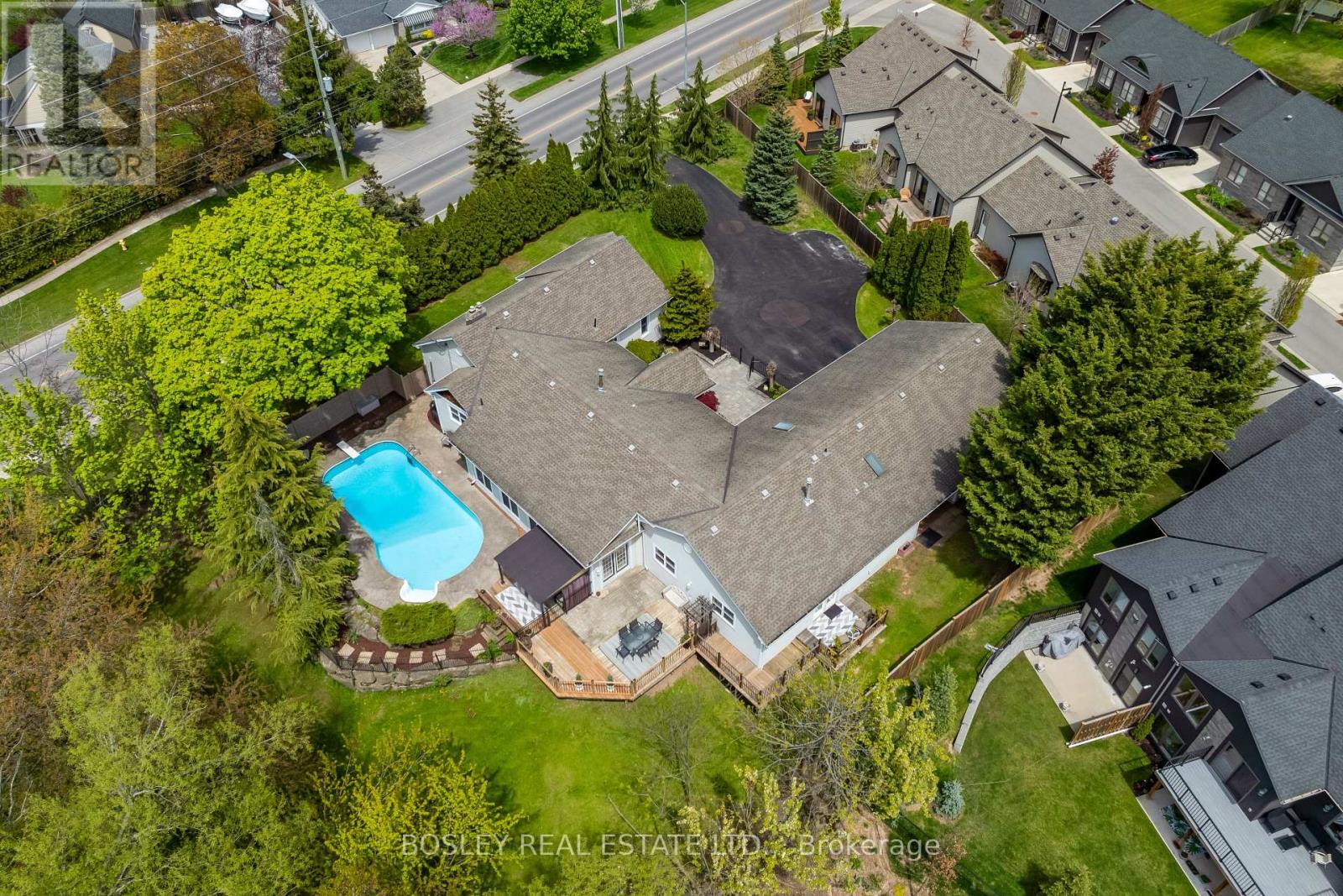 Detached at 166 LAKESHORE ROAD, St. Catharines (Vine/Linwell)