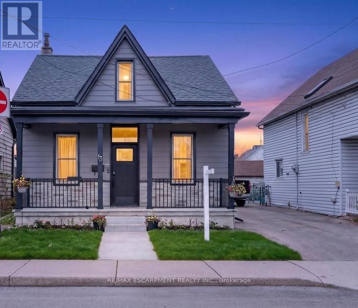 Detached at 13 RICHMOND STREET, Hamilton (Kirkendall)