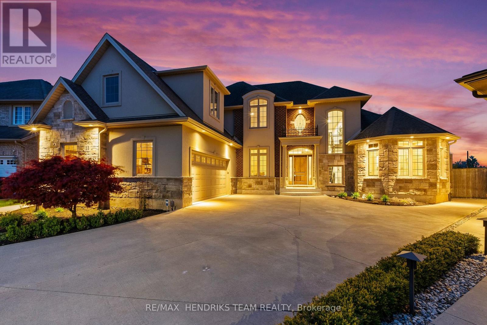 Detached at 13 MCLEAN COURT, St. Catharines (Grapeview)