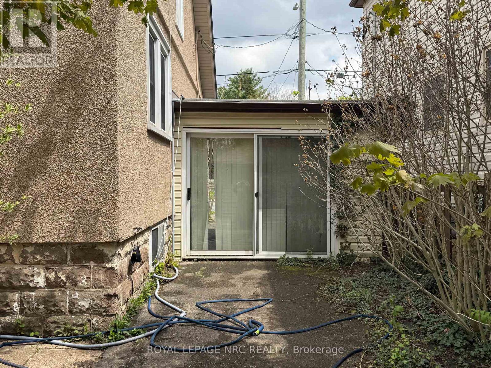 Detached at UPPER UNIT - 5715 HIGHLAND AVENUE, Niagara Falls