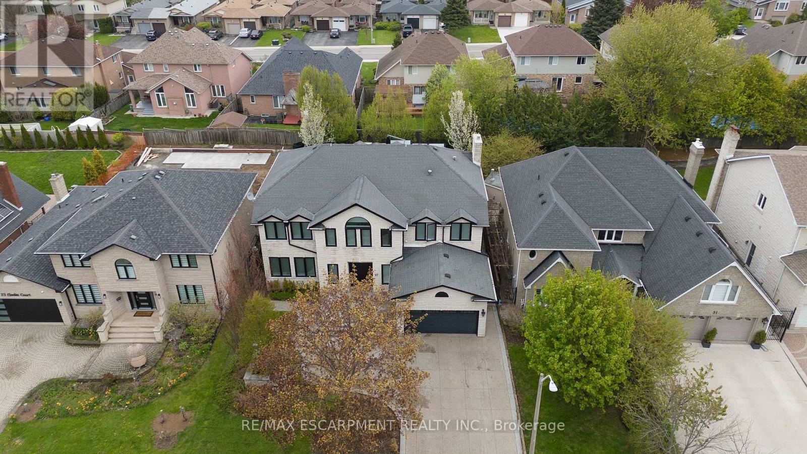 Detached at 27 ELODIA COURT, Hamilton (Gurnett)