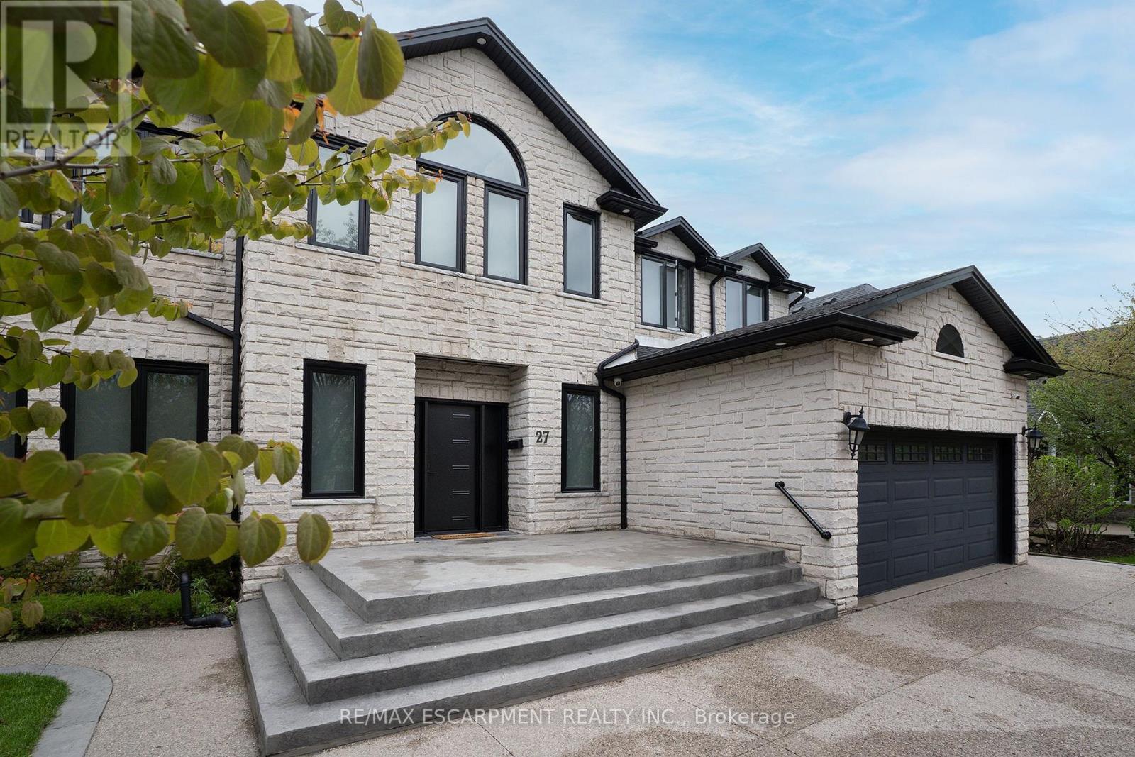 Detached at 27 ELODIA COURT, Hamilton