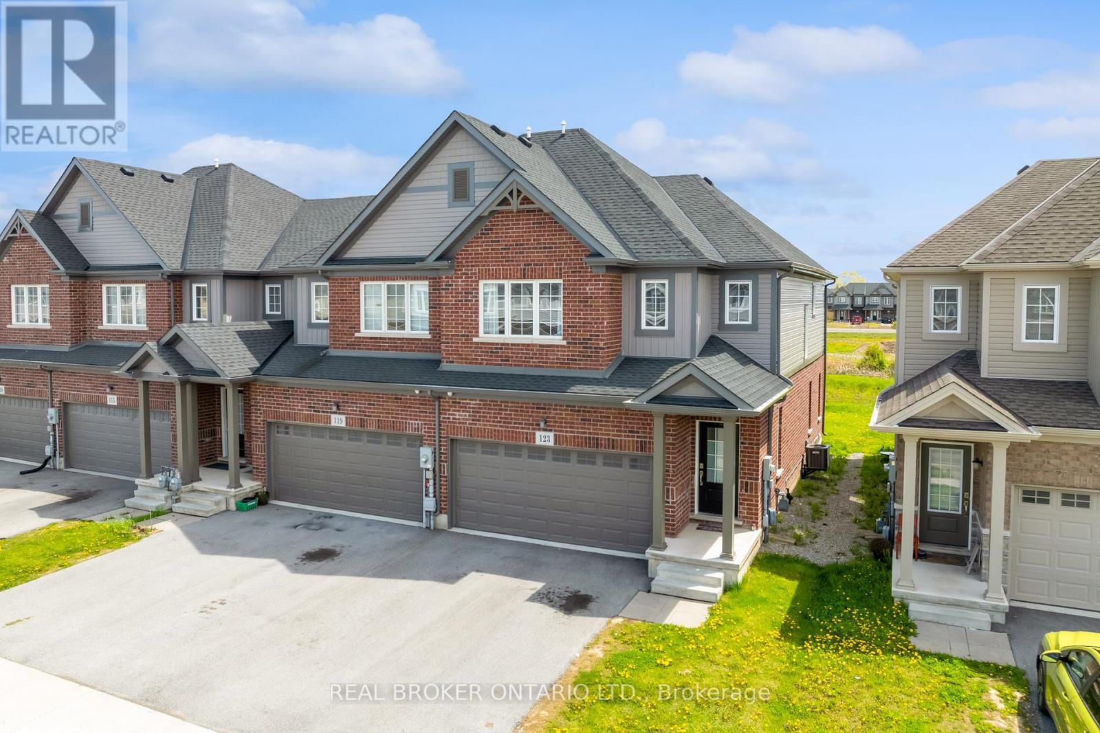 Townhouse at 123 SYCAMORE STREET, Welland (West Welland)