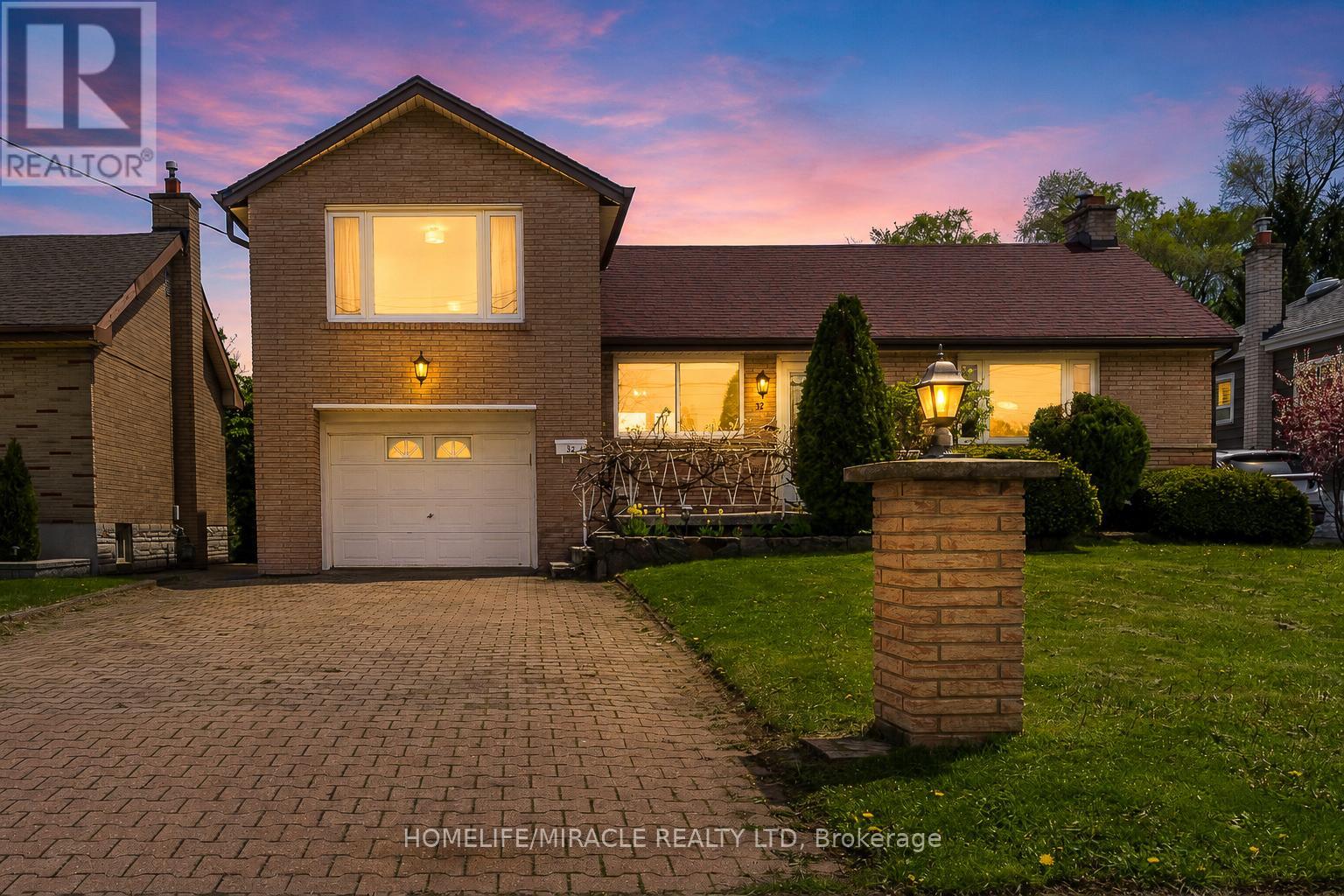 Detached at 32 DURHAM ROAD, Hamilton (Stoney Creek)