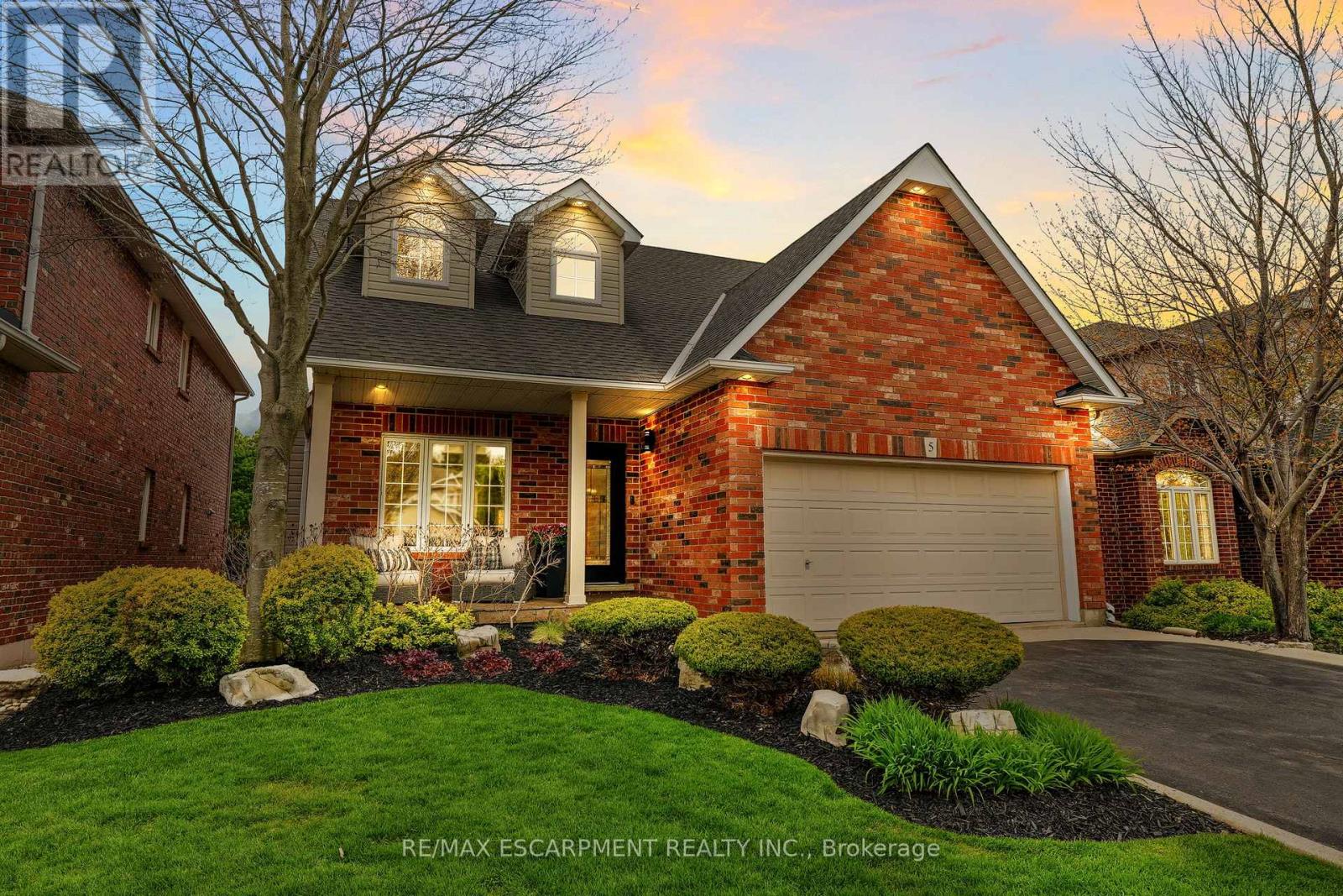 Detached at 5 VOLTERRA COURT, Hamilton (Waterdown)