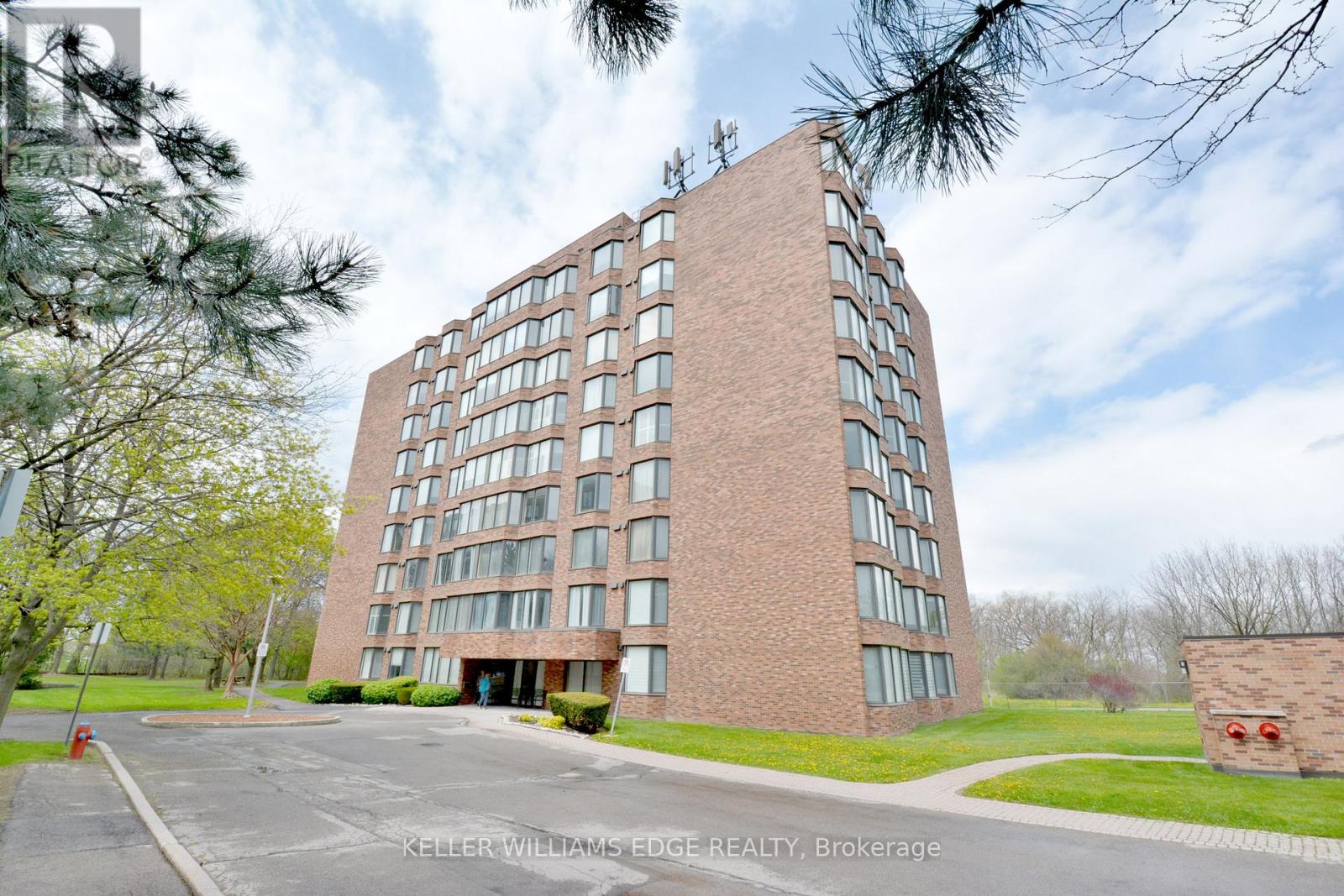 Apartment at 180 LIMERIDGE ROAD W, Hamilton (Rolston)