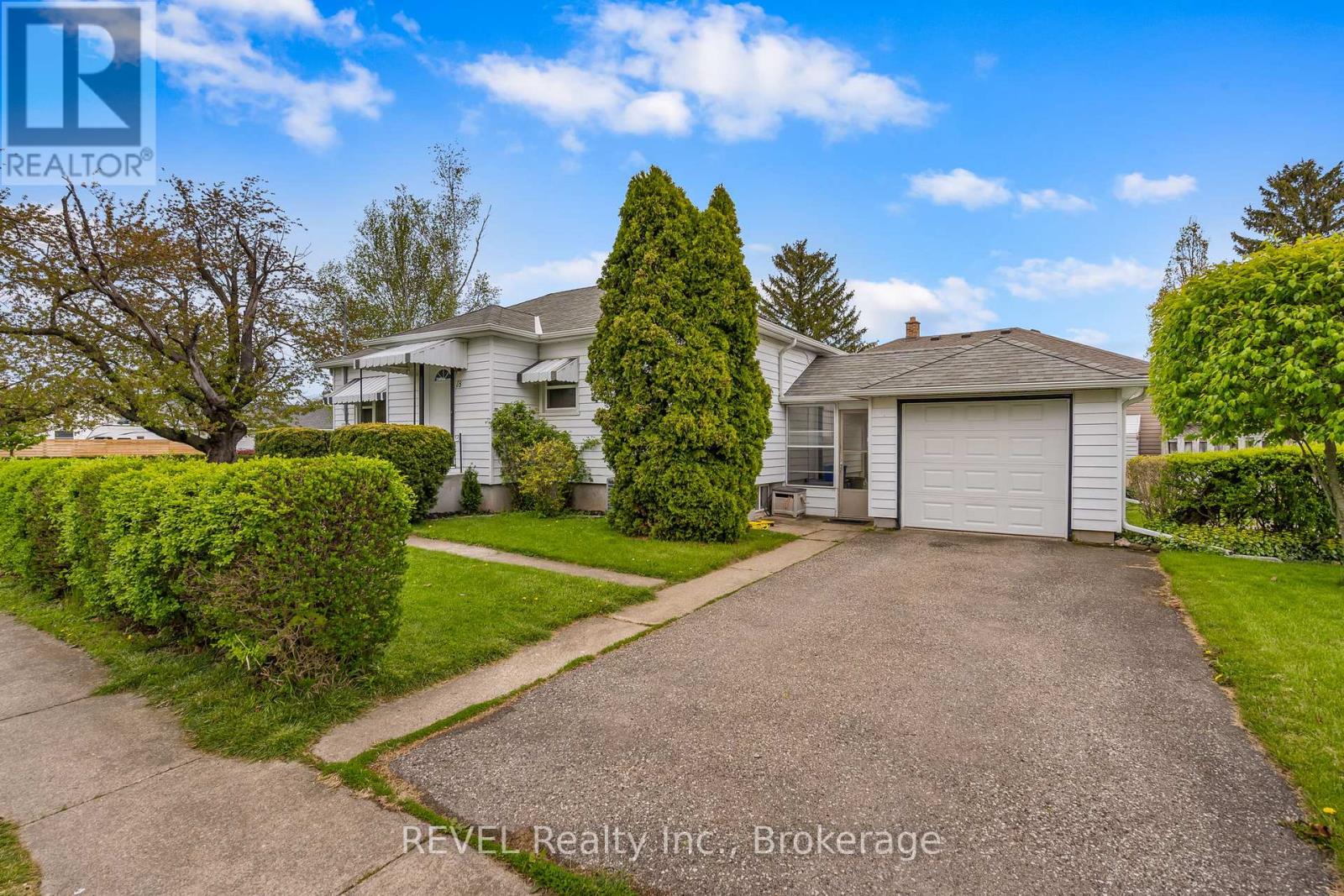 Detached at 18 NICKERSON AVENUE, St. Catharines (Vine/Linwell)