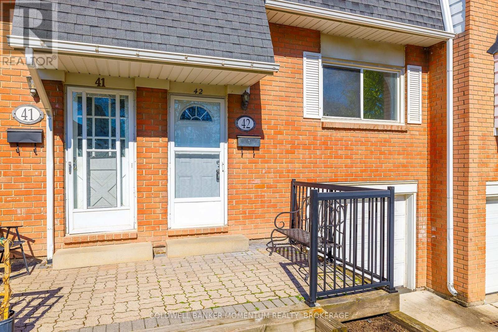 Townhouse at 42 - 185 DENISTOUN STREET, Welland (Broadway)