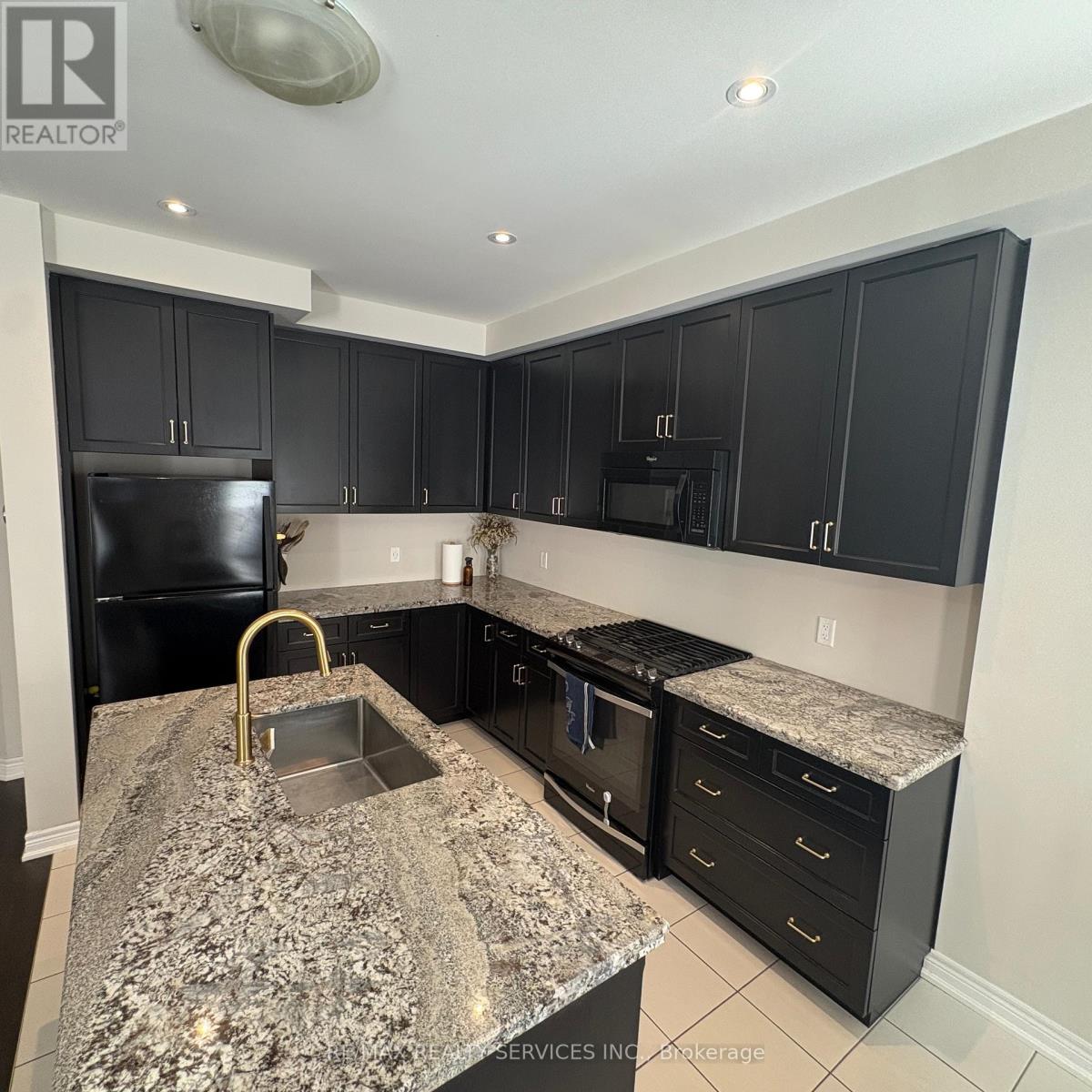 Townhouse at 7 SONOMA VALLEY CRESCENT, Hamilton