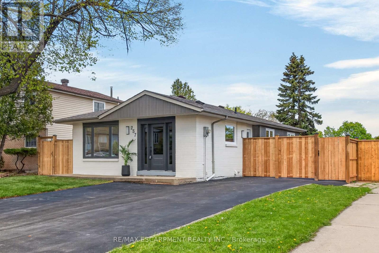 Detached at 257 QUEEN VICTORIA DRIVE, Hamilton (Quinndale)