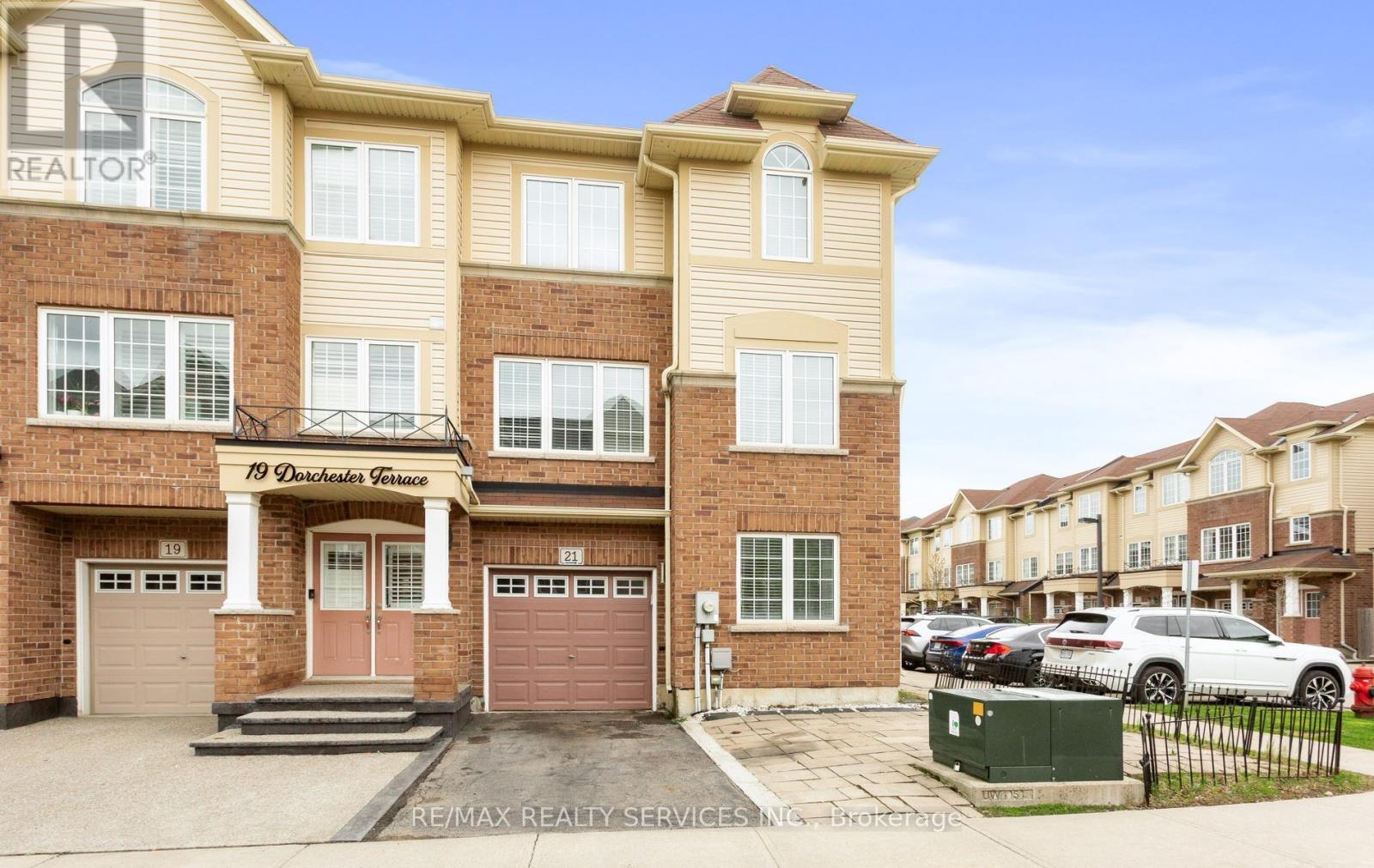 Townhouse at 21 DORCHESTER TERRACE, Hamilton (Stoney Creek Mountain)