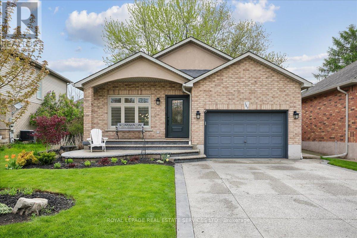 Detached at 147 VALRIDGE DRIVE, Hamilton (Ancaster)