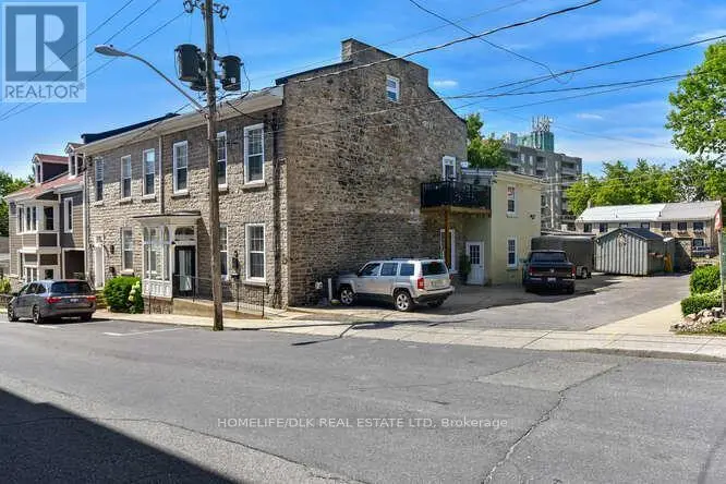 Semi-Detached/Link at 32 APPLE STREET, Brockville