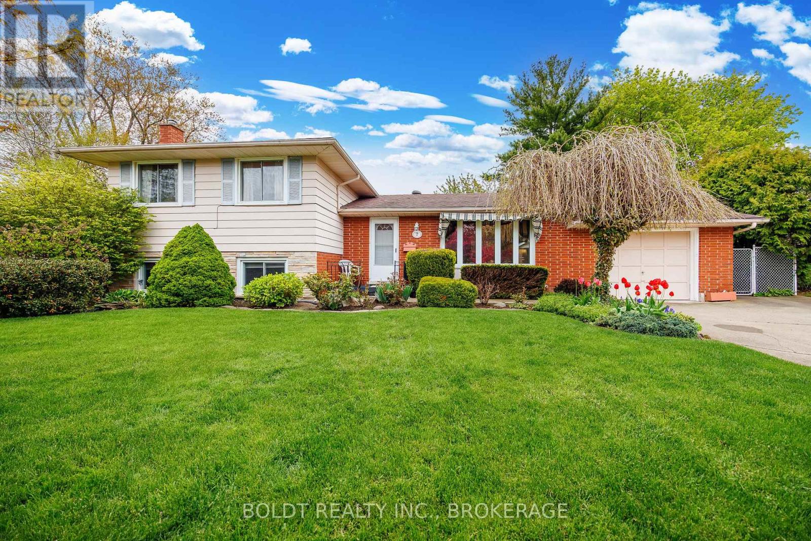 Detached at 7 HALENE COURT, St. Catharines (Lakeshore)