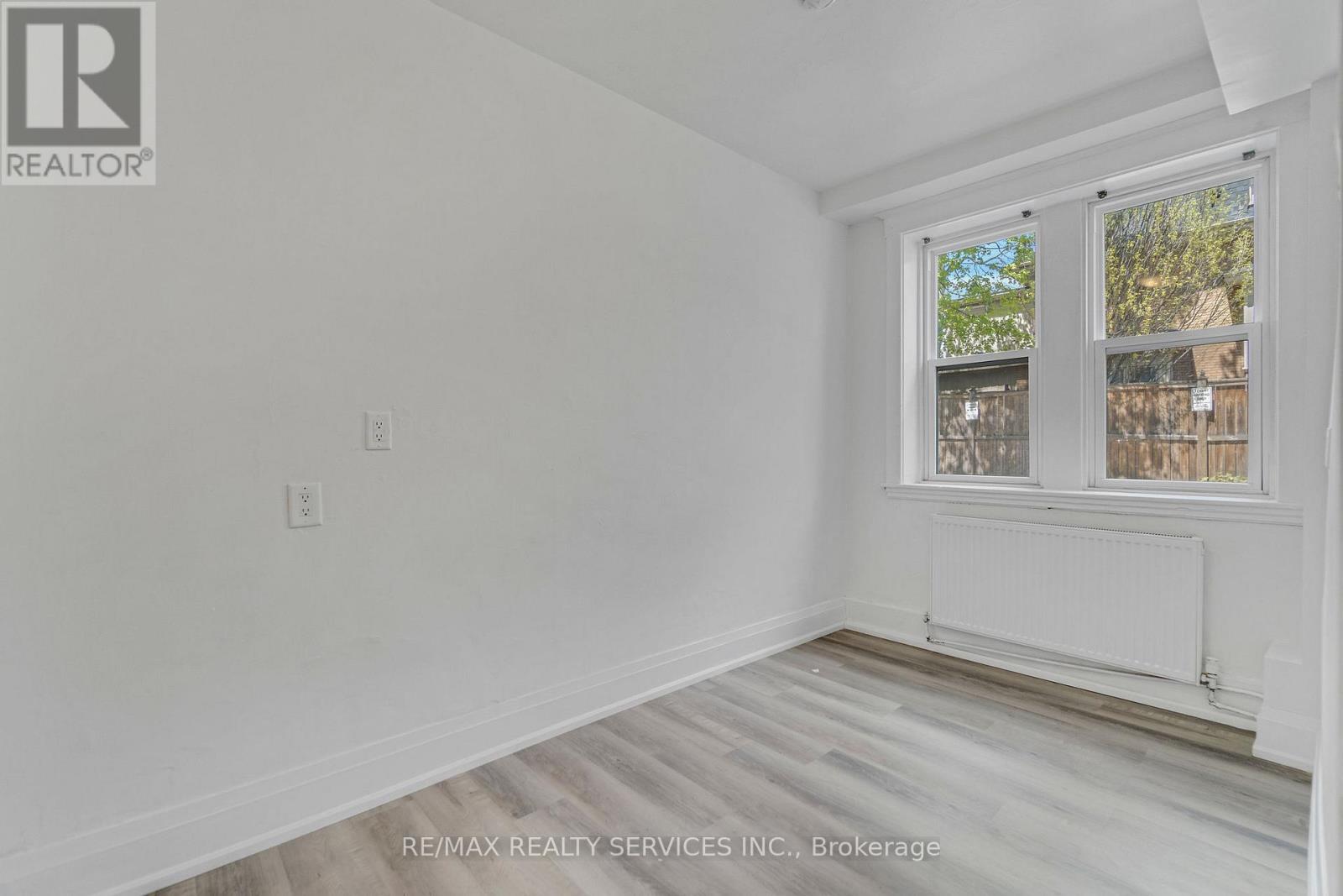 Multiplex at 4 - 104 SHERMAN AVENUE S, Hamilton